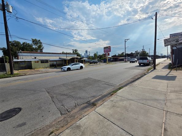 1005 Hogan Street, Houston TX 77009