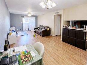 3075 Walnut Bend Lane 36, Houston TX 77042