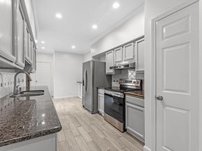 2464 Bering Drive 2464, Houston TX 77057