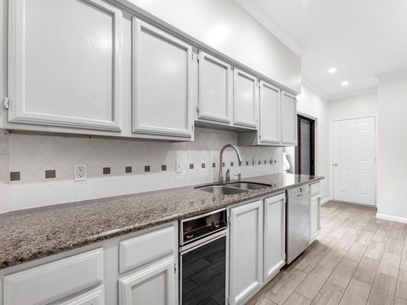 2464 Bering Drive 2464, Houston TX 77057