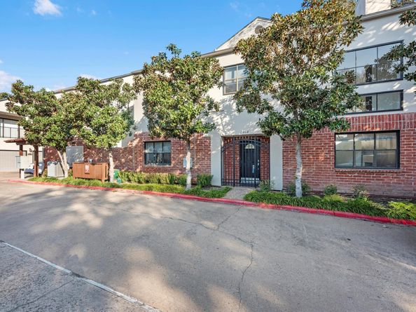 2464 Bering Drive 2464, Houston TX 77057