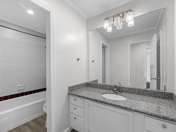 2464 Bering Drive 2464, Houston TX 77057