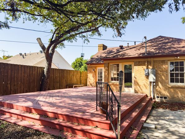 2222 Carnes Street, Dallas TX 75208