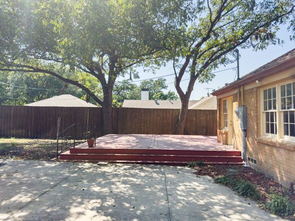 2222 Carnes Street, Dallas TX 75208