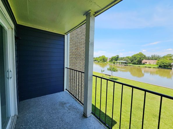 18511 Egret Bay Boulevard 107, Webster TX 77058