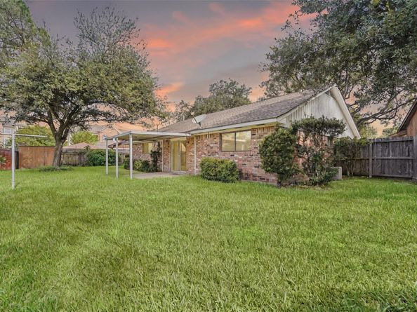 6031 Viking Drive, Houston TX 77092