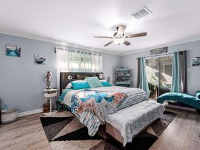 5814 Theall Road, Houston TX 77066