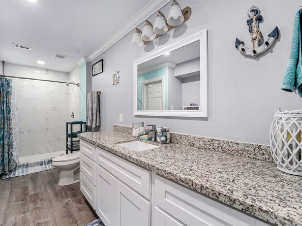 5814 Theall Road, Houston TX 77066