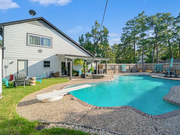 5814 Theall Road, Houston TX 77066