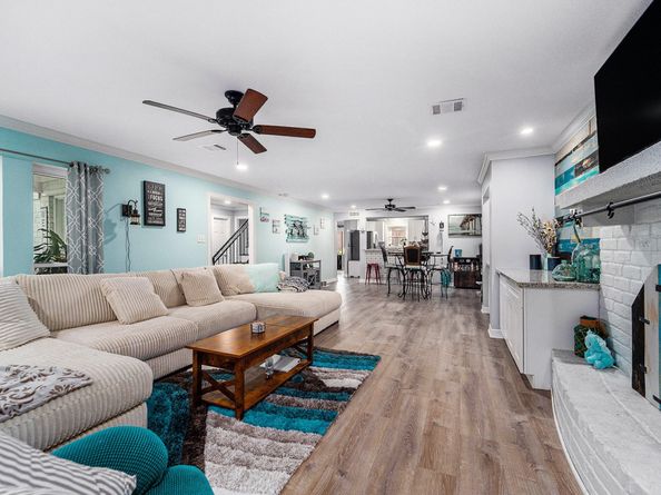 5814 Theall Road, Houston TX 77066