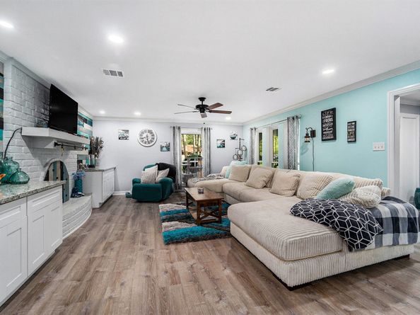 5814 Theall Road, Houston TX 77066