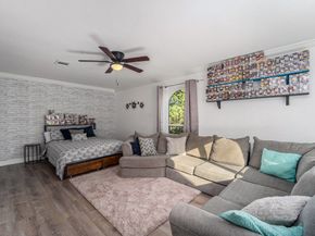 5814 Theall Road, Houston TX 77066