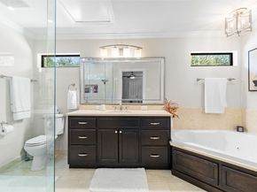 10 Holly Tree Lane, Spring TX 77373