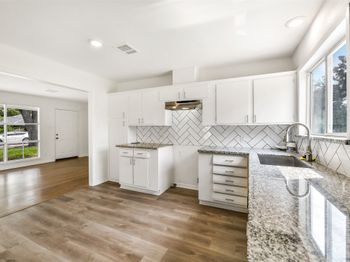 4414 Tavenor Lane