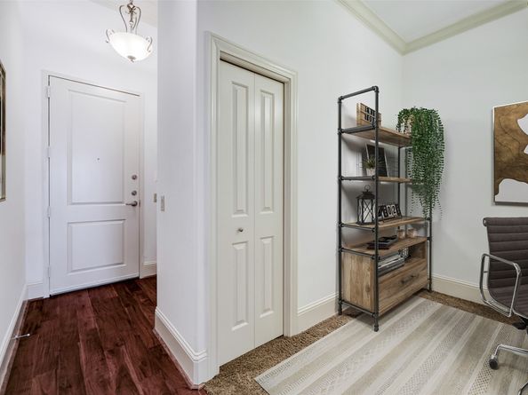 2510 Travis Street 202, Houston TX 77006