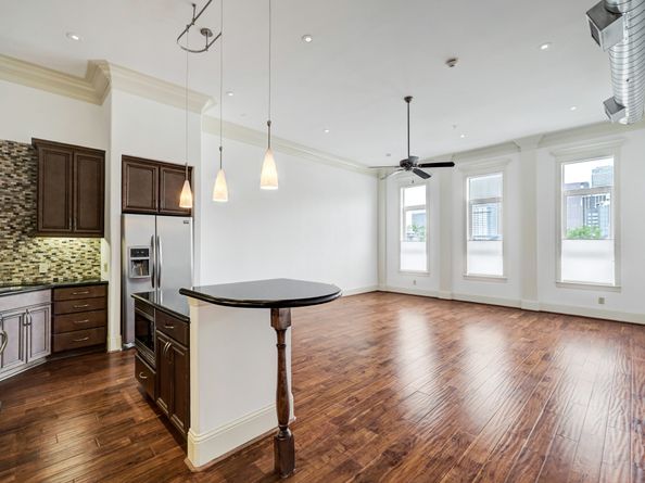 2510 Travis Street 202, Houston TX 77006