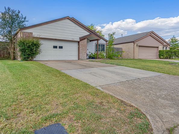 13806 Sheri Hollow Lane, Houston TX 77082