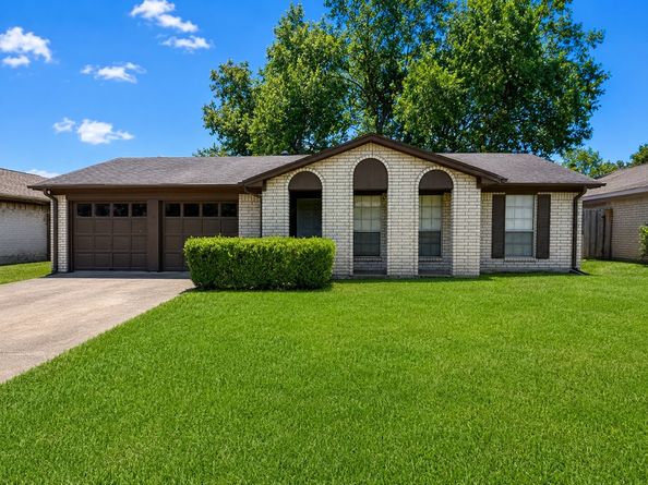 8918 Indian River Drive, Houston TX 77088
