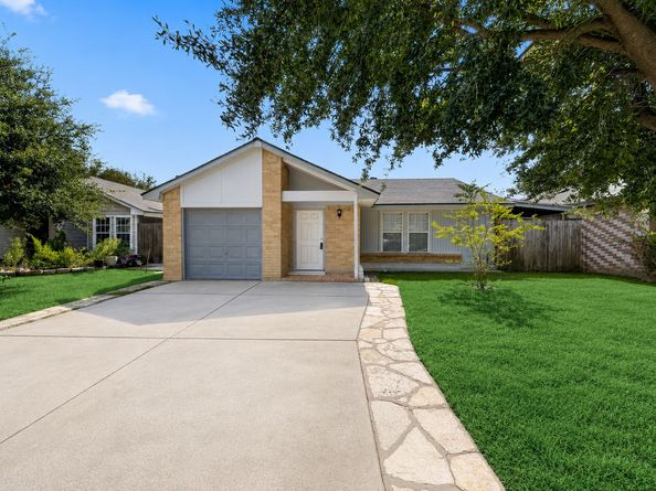 11918 E Marsham Circle, Houston TX 77066