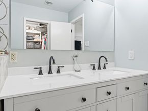 2 Wild Oak Circle, Houston TX 77055