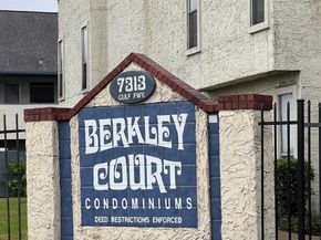 7313 Gulf Freeway 123, Houston TX 77017