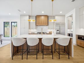 910 W 41st Street, Houston TX 77018