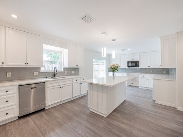 6215 Portal Drive, Houston TX 77096