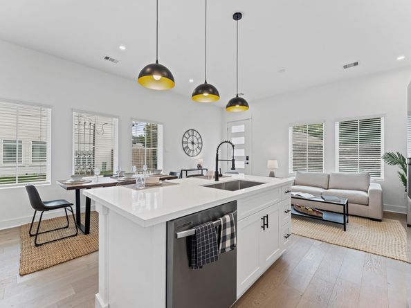 328 Neyland Street, Houston TX 77022