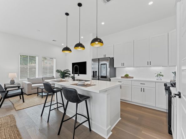 328 Neyland Street, Houston TX 77022