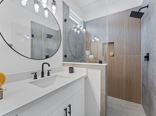 328 Neyland Street, Houston TX 77022