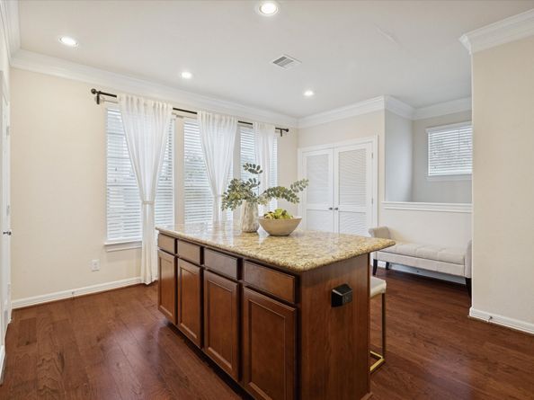 888 Fisher Street, Houston TX 77018