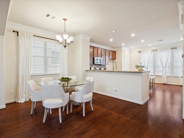 888 Fisher Street, Houston TX 77018