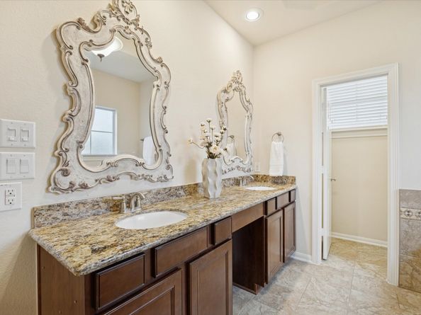 888 Fisher Street, Houston TX 77018