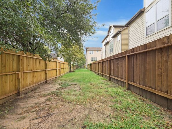 888 Fisher Street, Houston TX 77018