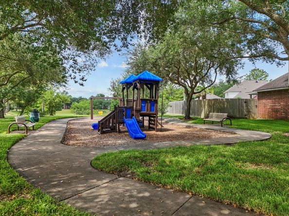 3005 Autumn Park Court, Friendswood TX 77546