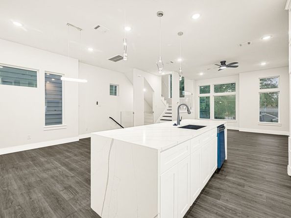 6713 Saint Augustine Street, Houston TX 77021