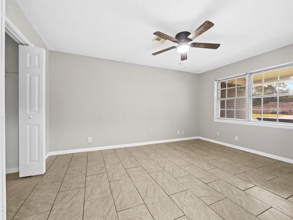 539 Edgebrook Drive, Houston TX 77034