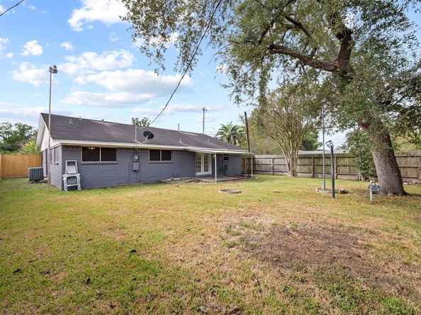 539 Edgebrook Drive, Houston TX 77034