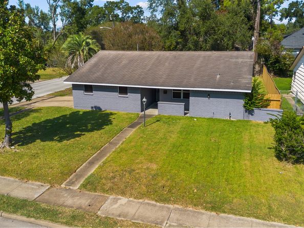 539 Edgebrook Drive, Houston TX 77034