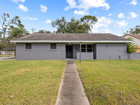 539 Edgebrook Drive, Houston TX 77034