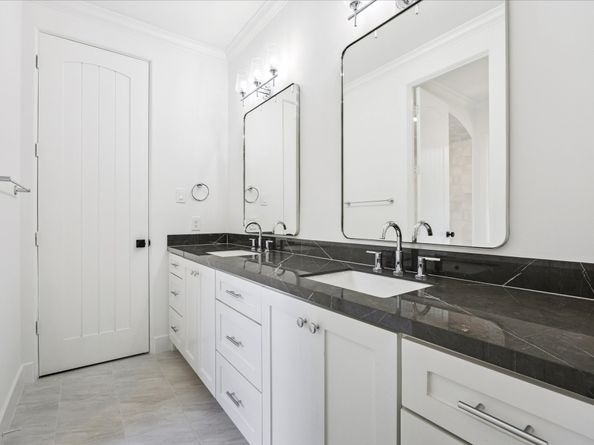 2330 Maroneal Street, Houston TX 77030