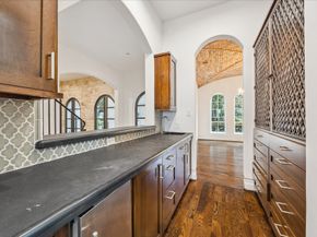 2330 Maroneal Street, Houston TX 77030