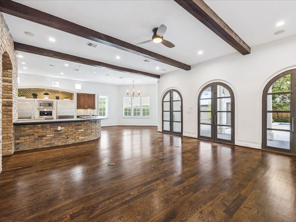 2330 Maroneal Street, Houston TX 77030