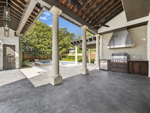 2330 Maroneal Street, Houston TX 77030