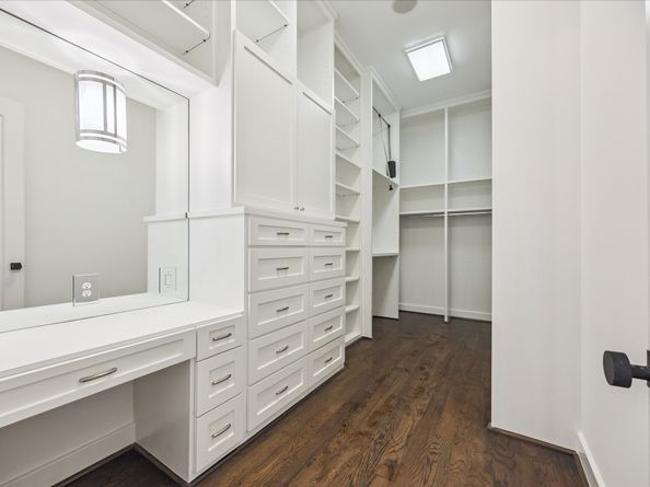 2330 Maroneal Street, Houston TX 77030