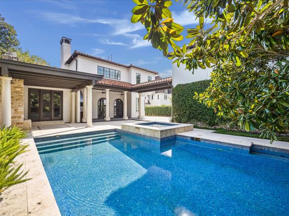 2330 Maroneal Street, Houston TX 77030