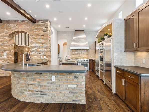 2330 Maroneal Street, Houston TX 77030