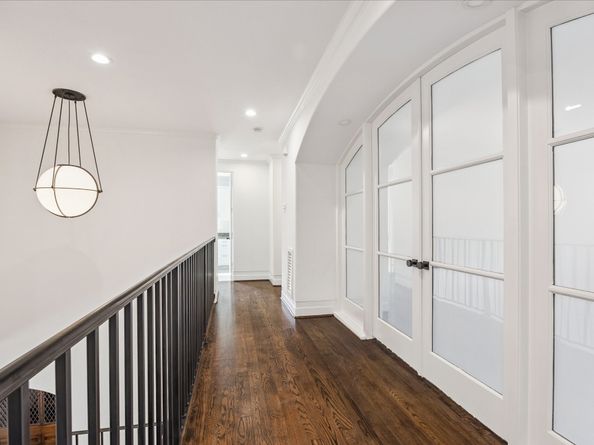 2330 Maroneal Street, Houston TX 77030