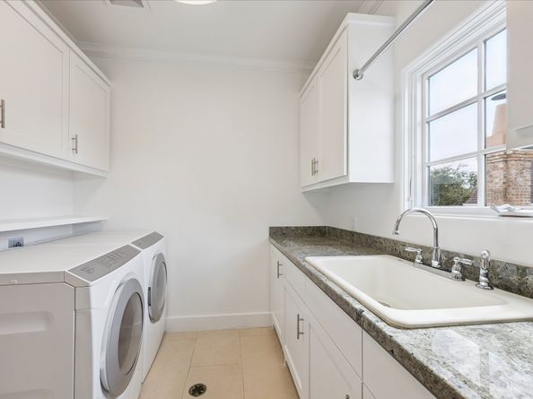 2330 Maroneal Street, Houston TX 77030