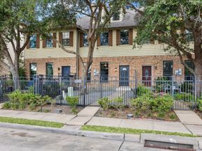 9026 Lakes At 610 Drive, Houston TX 77054